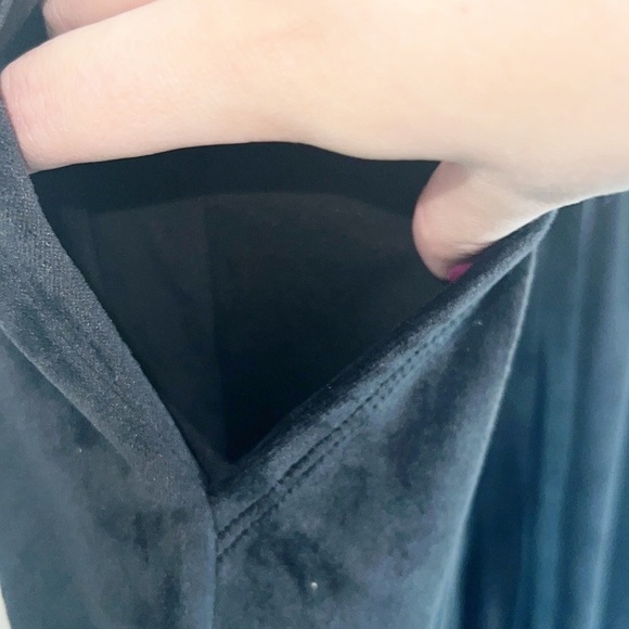 Victoria's Secret On Point Black Velour Jogger Style Sweatpants - Picture 7 of 12